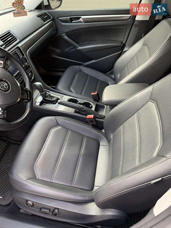 Седан Volkswagen Passat 2017 в Львові