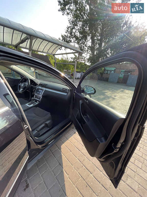 Седан Volkswagen Passat 2010 в Львове
