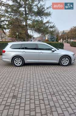 Универсал Volkswagen Passat 2017 в Могилев-Подольске
