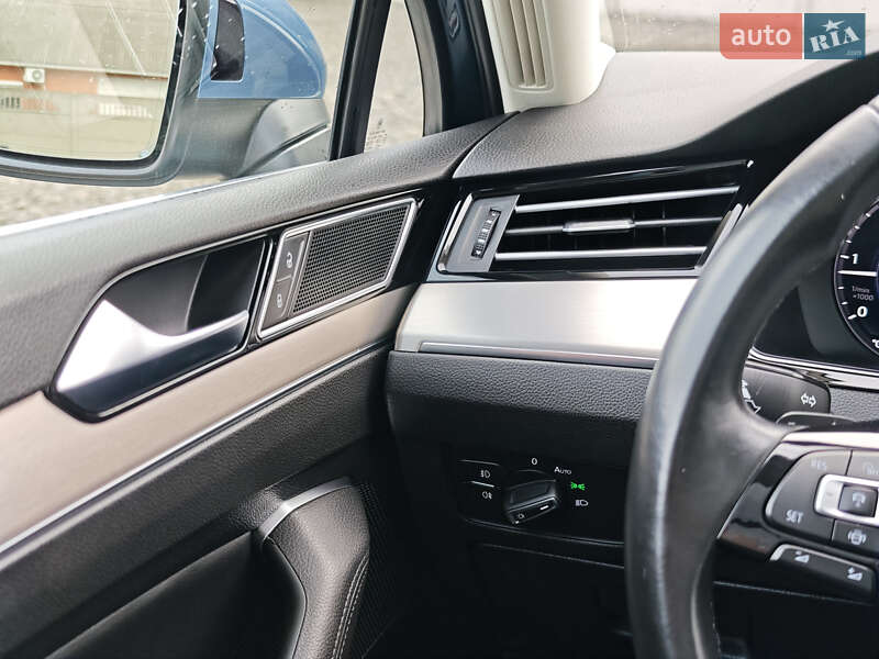 Универсал Volkswagen Passat 2018 в Луцке фото 31 Универсал Volkswagen Passat 2018 в Луцке