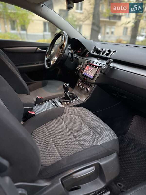 Универсал Volkswagen Passat 2013 в Киеве