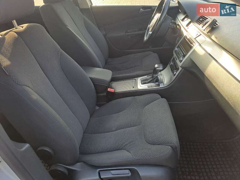 Седан Volkswagen Passat 2010 в Дніпрі