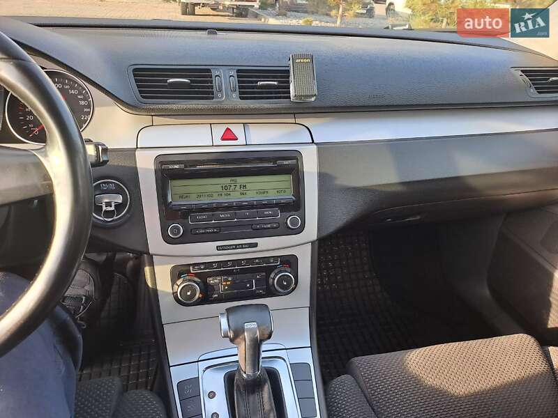 Седан Volkswagen Passat 2010 в Дніпрі