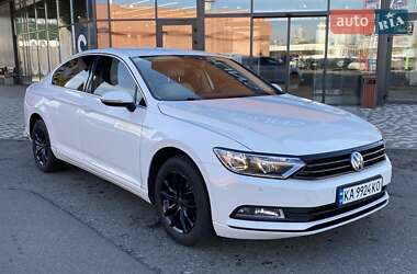 Седан Volkswagen Passat 2015 в Киеве Седан Volkswagen Passat 2015 в Киеве