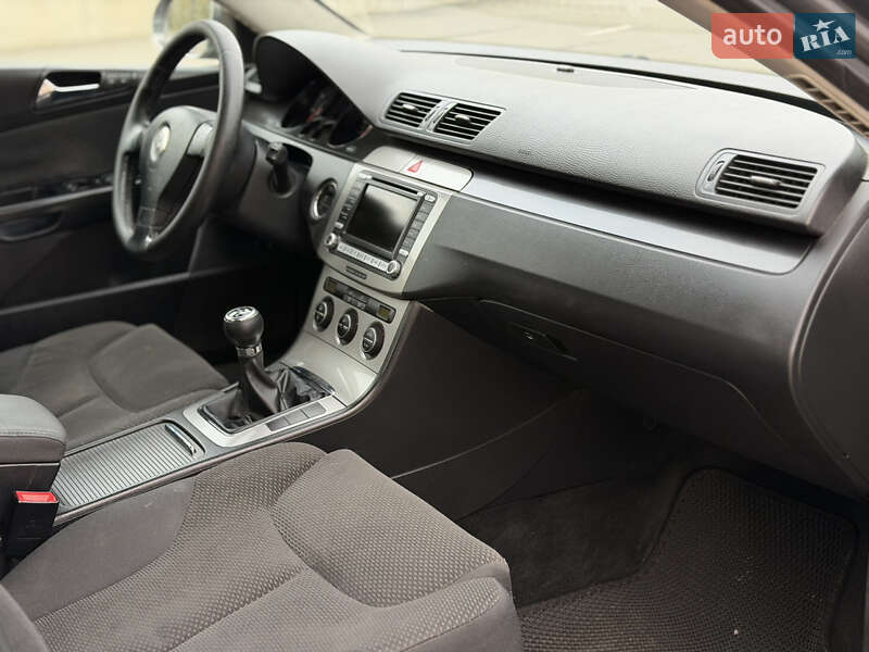 Седан Volkswagen Passat 2005 в Киеве