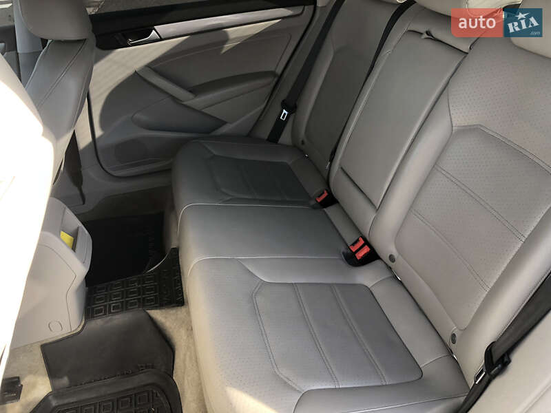Седан Volkswagen Passat 2015 в Черкассах