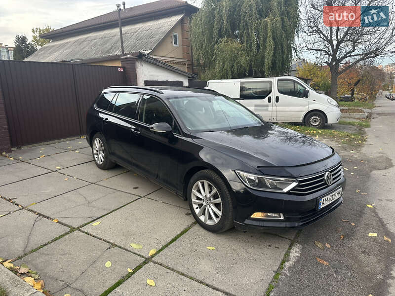 Универсал Volkswagen Passat 2018 в Киеве