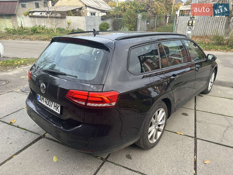 Универсал Volkswagen Passat 2018 в Киеве