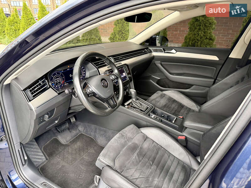 Універсал Volkswagen Passat 2017 в Житомирі