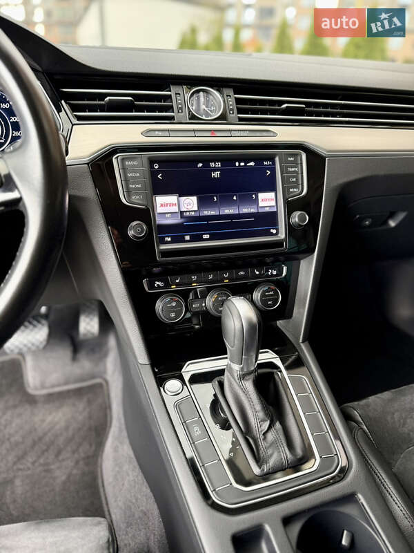 Універсал Volkswagen Passat 2017 в Житомирі