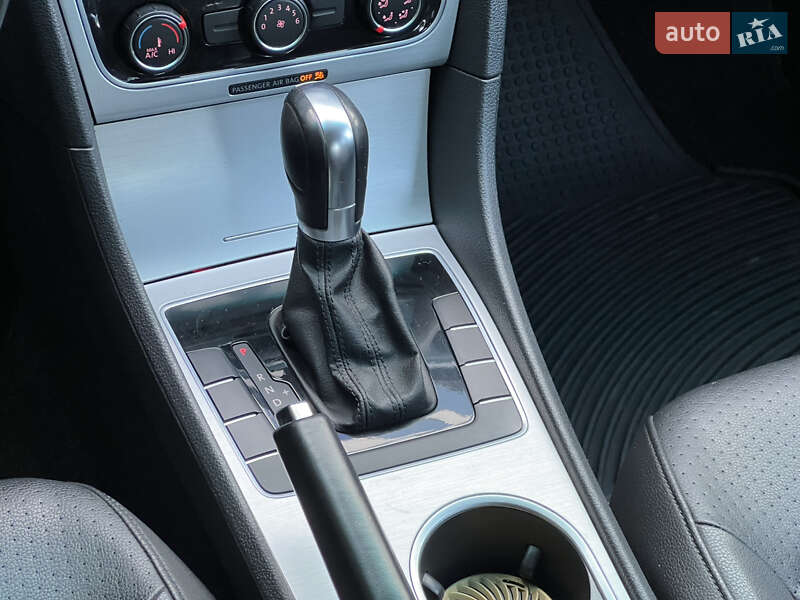 Седан Volkswagen Passat 2013 в Києві