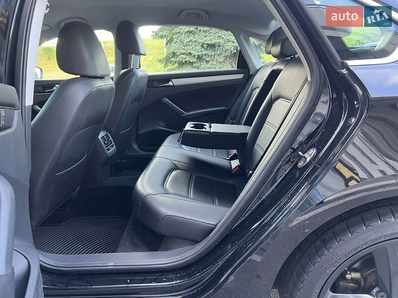 Седан Volkswagen Passat 2013 в Києві