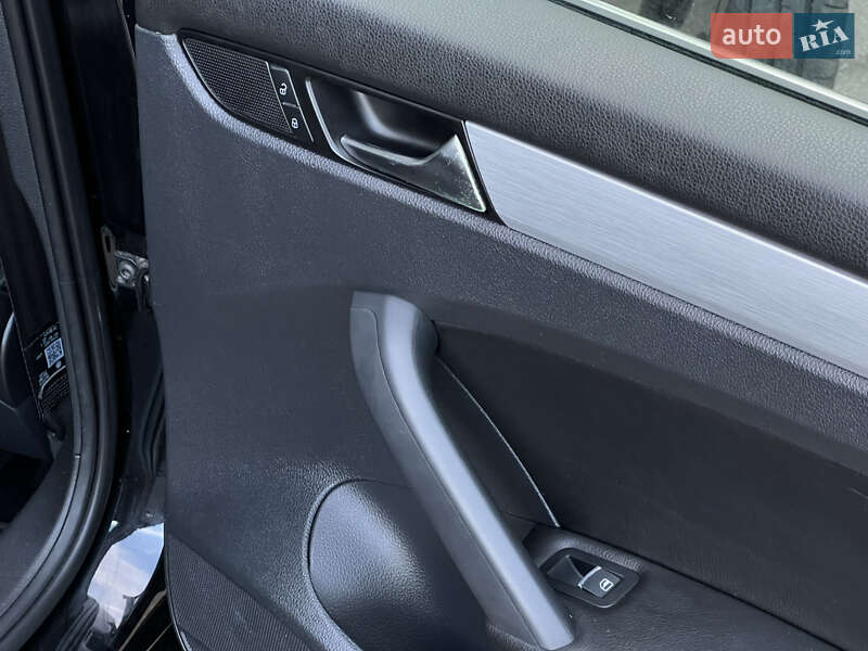 Седан Volkswagen Passat 2013 в Києві