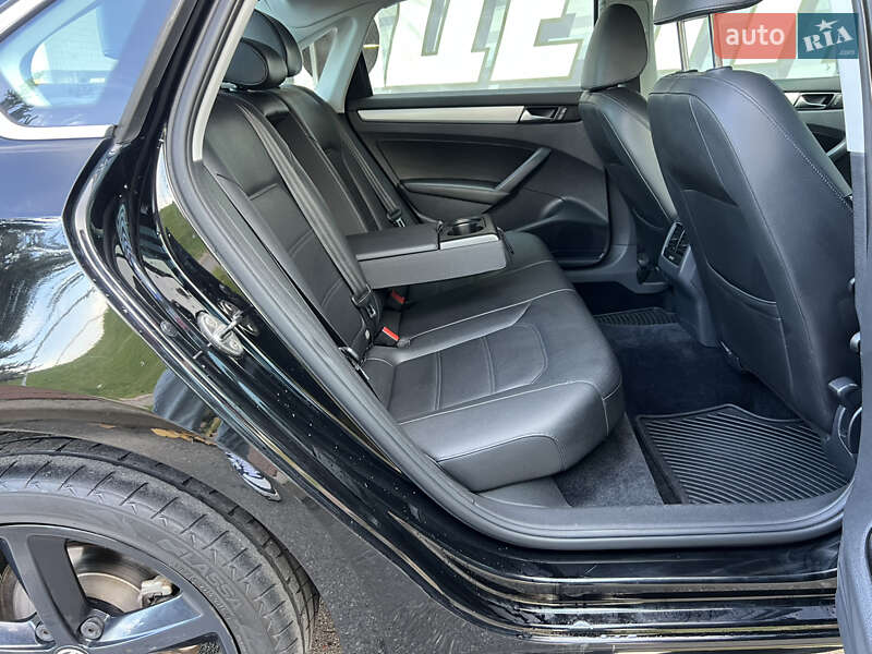 Седан Volkswagen Passat 2013 в Києві