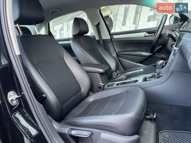 Седан Volkswagen Passat 2013 в Києві