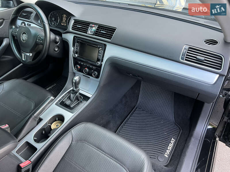 Седан Volkswagen Passat 2013 в Києві