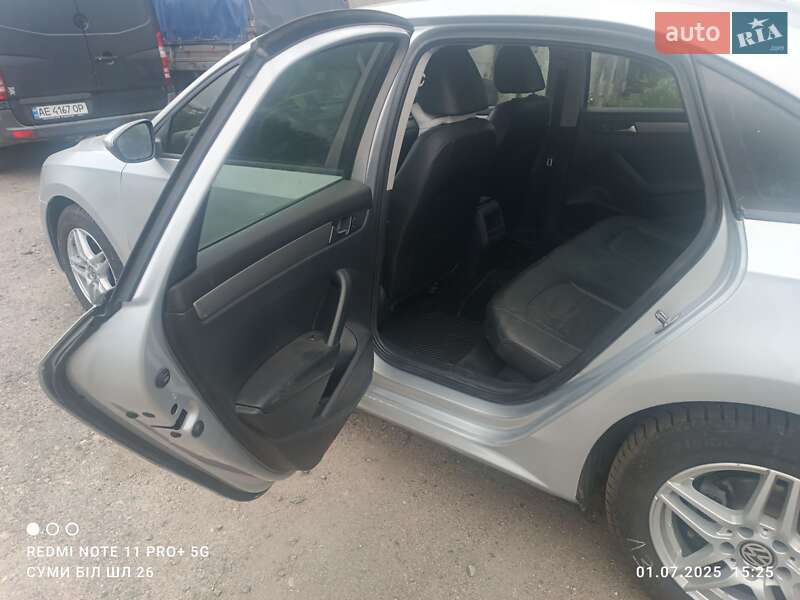 Седан Volkswagen Passat 2012 в Сумах