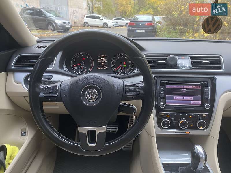 Седан Volkswagen Passat 2012 в Киеве