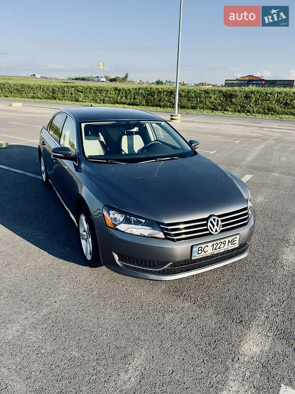 Седан Volkswagen Passat 2013 в Львові