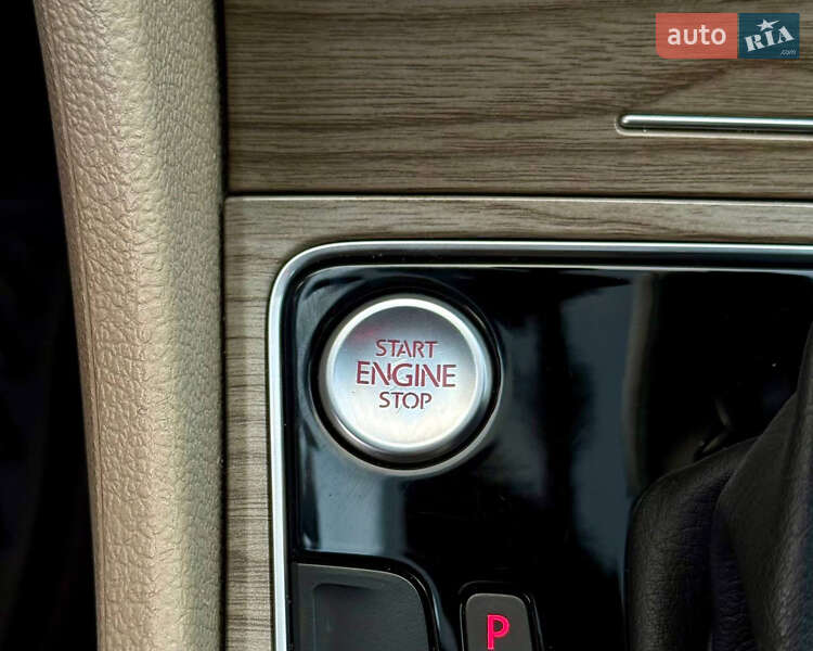 Седан Volkswagen Passat 2012 в Киеве