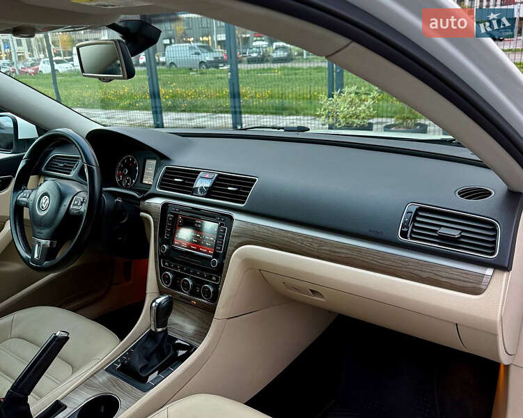 Седан Volkswagen Passat 2012 в Киеве