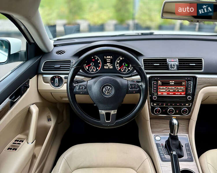 Седан Volkswagen Passat 2012 в Киеве