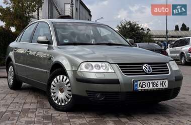 Седан Volkswagen Passat 2002 в Киеве