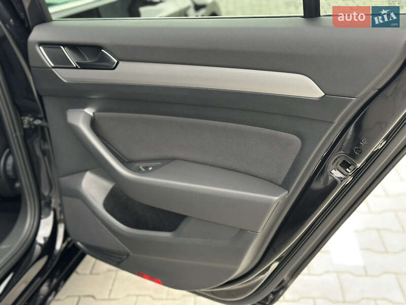 Универсал Volkswagen Passat 2018 в Дубно фото 35 Универсал Volkswagen Passat 2018 в Дубно