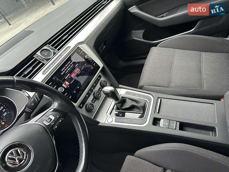 Универсал Volkswagen Passat 2018 в Дубно фото 49 Универсал Volkswagen Passat 2018 в Дубно