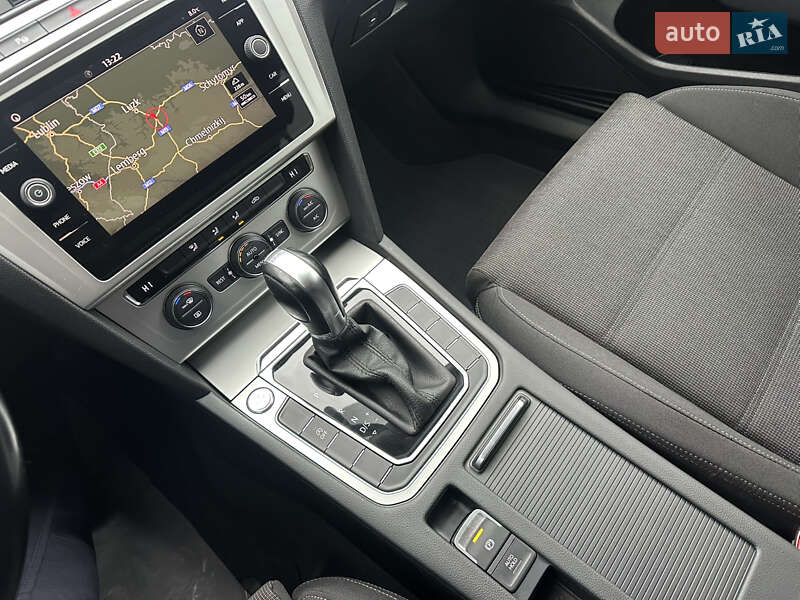 Универсал Volkswagen Passat 2018 в Дубно фото 55 Универсал Volkswagen Passat 2018 в Дубно