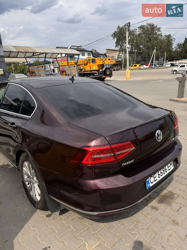Седан Volkswagen Passat 2015 в Черновцах
