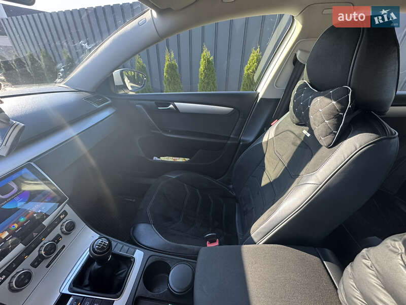 Седан Volkswagen Passat 2012 в Помічній