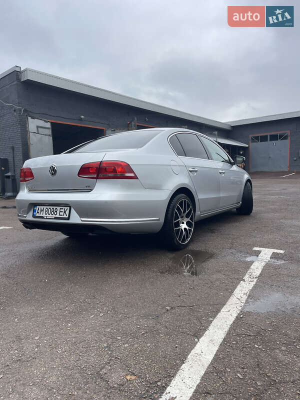 Седан Volkswagen Passat 2012 в Коростене