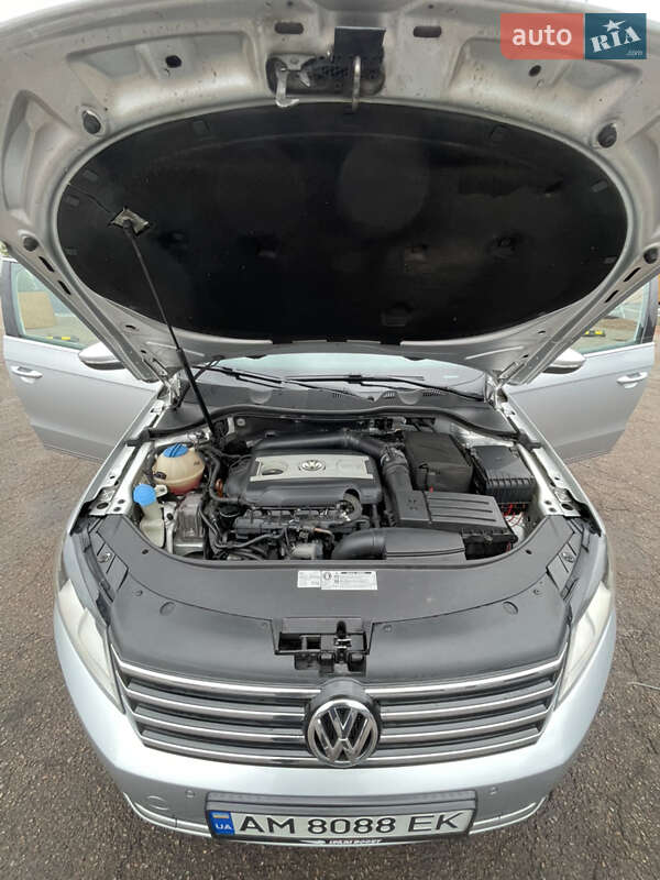 Седан Volkswagen Passat 2012 в Коростене