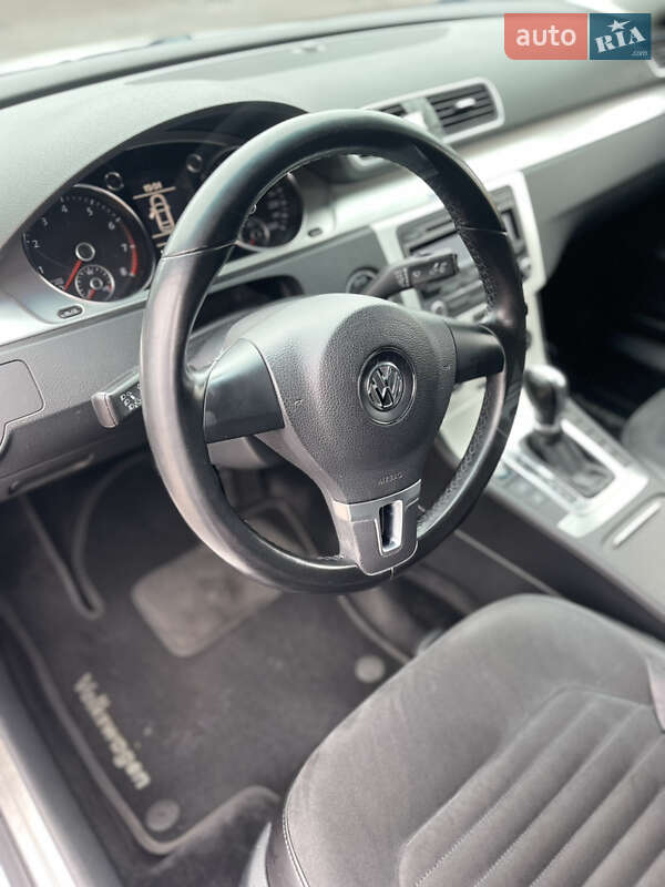 Седан Volkswagen Passat 2012 в Коростене