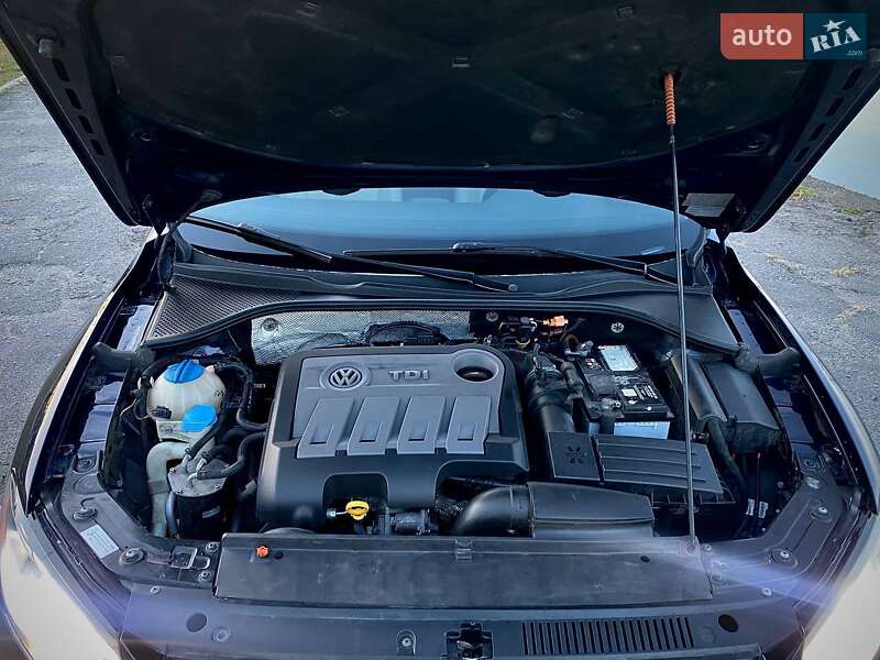 Седан Volkswagen Passat 2012 в Днепре