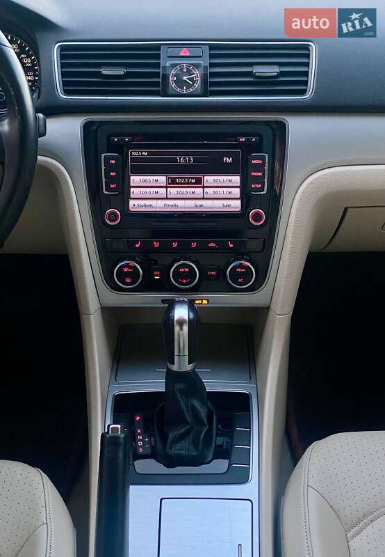 Седан Volkswagen Passat 2012 в Днепре