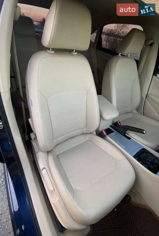 Седан Volkswagen Passat 2012 в Днепре