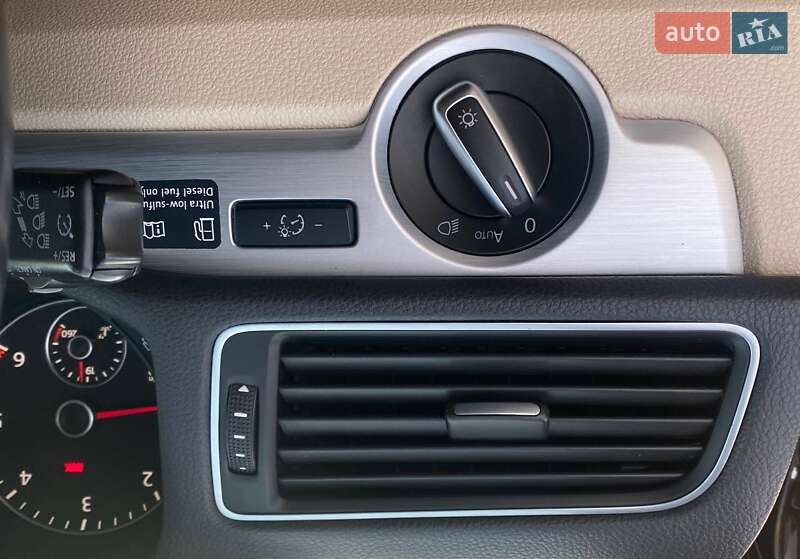 Седан Volkswagen Passat 2012 в Днепре