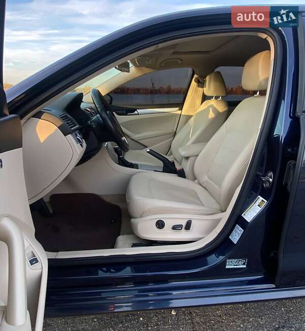 Седан Volkswagen Passat 2012 в Днепре