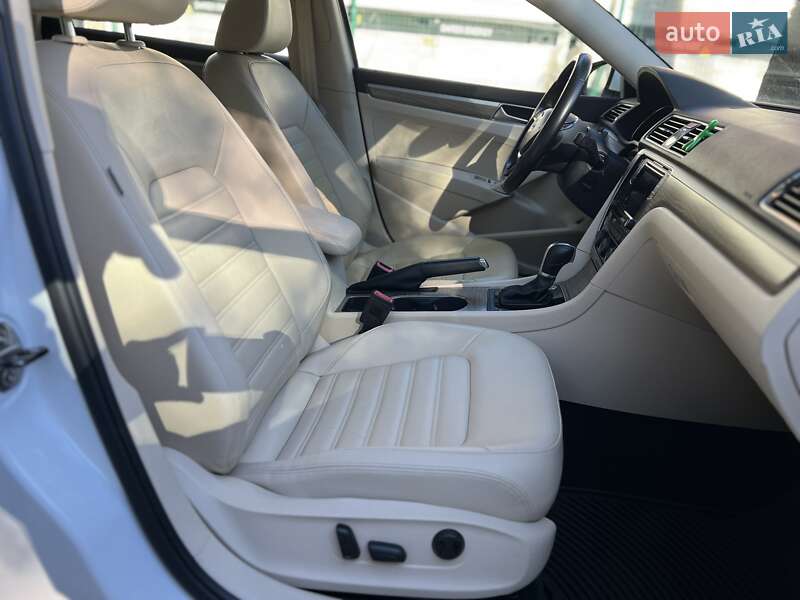 Седан Volkswagen Passat 2017 в Львове