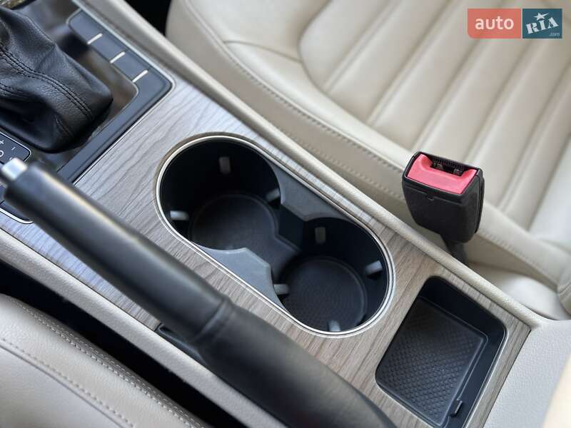 Седан Volkswagen Passat 2017 в Львове