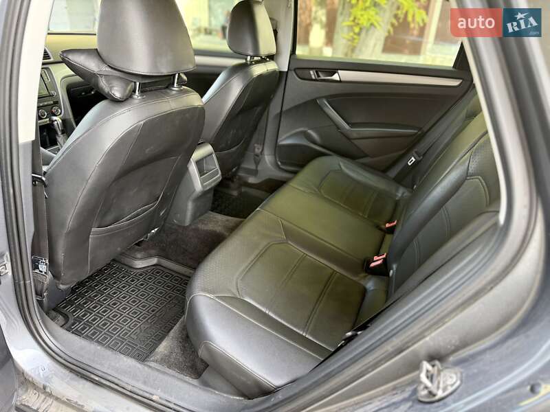 Седан Volkswagen Passat 2014 в Дніпрі