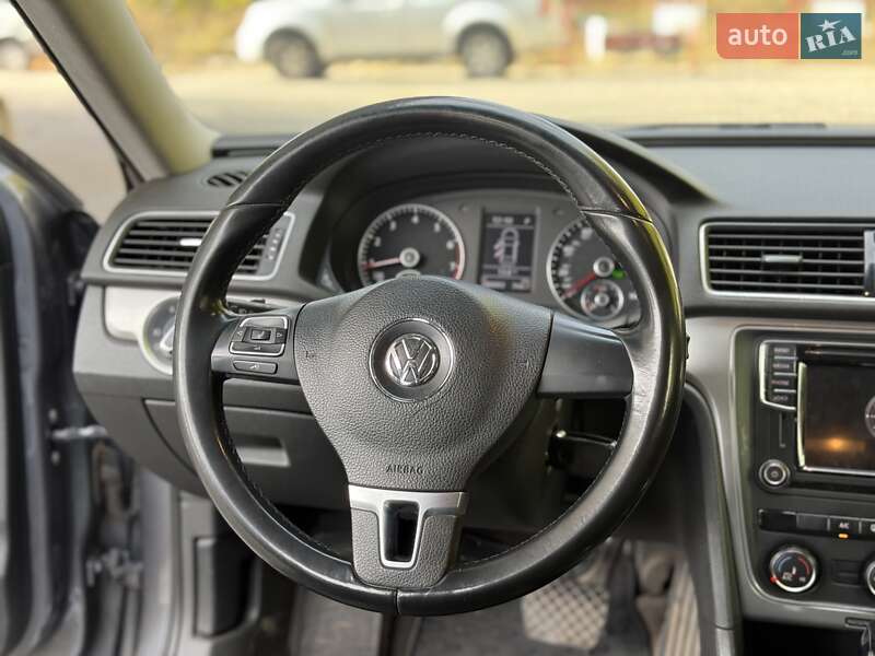 Седан Volkswagen Passat 2014 в Дніпрі