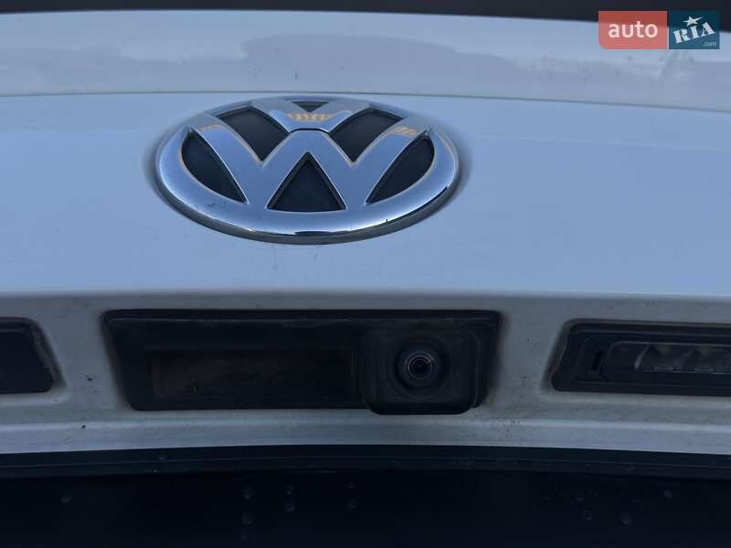 Седан Volkswagen Passat 2015 в Львові