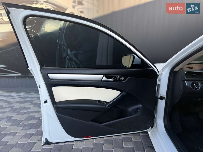 Седан Volkswagen Passat 2015 в Львові