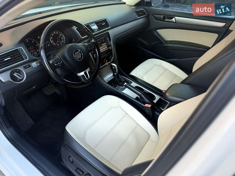 Седан Volkswagen Passat 2015 в Львові