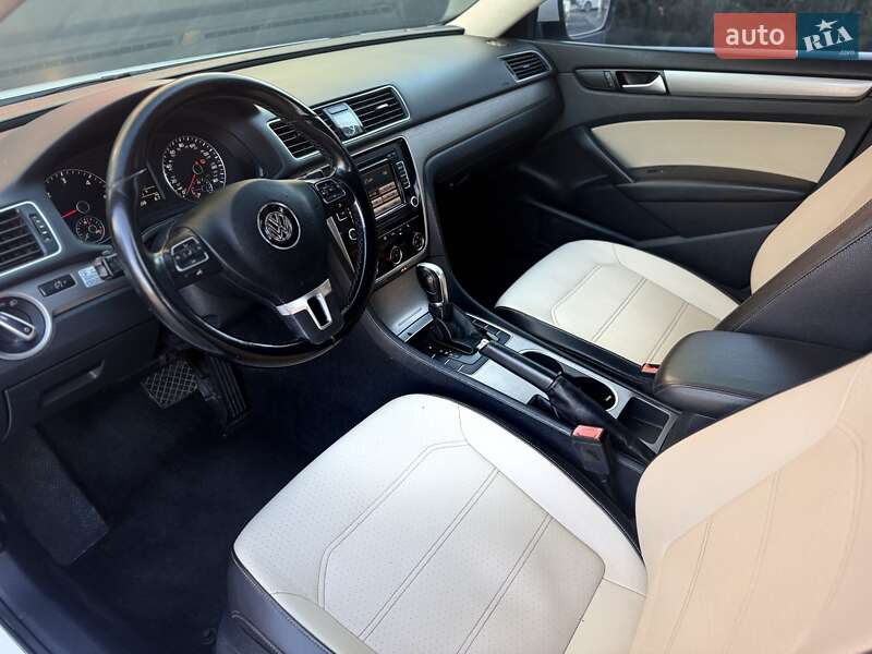 Седан Volkswagen Passat 2015 в Львові