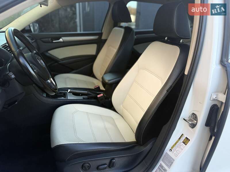 Седан Volkswagen Passat 2015 в Львові