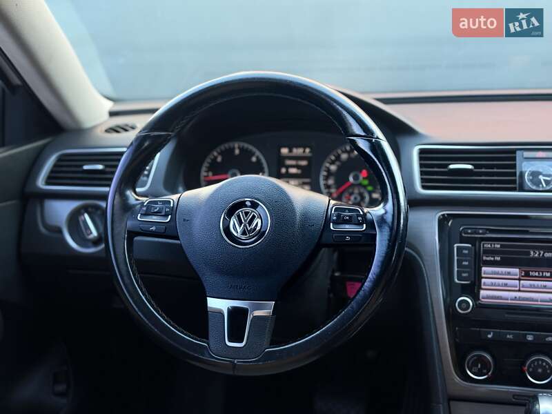 Седан Volkswagen Passat 2015 в Львові